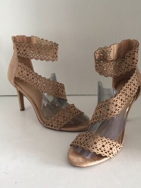 Jessica Simpson Jastia 8.5 Beige Suede Laser Cut Strappy Stiletto Heels EUC